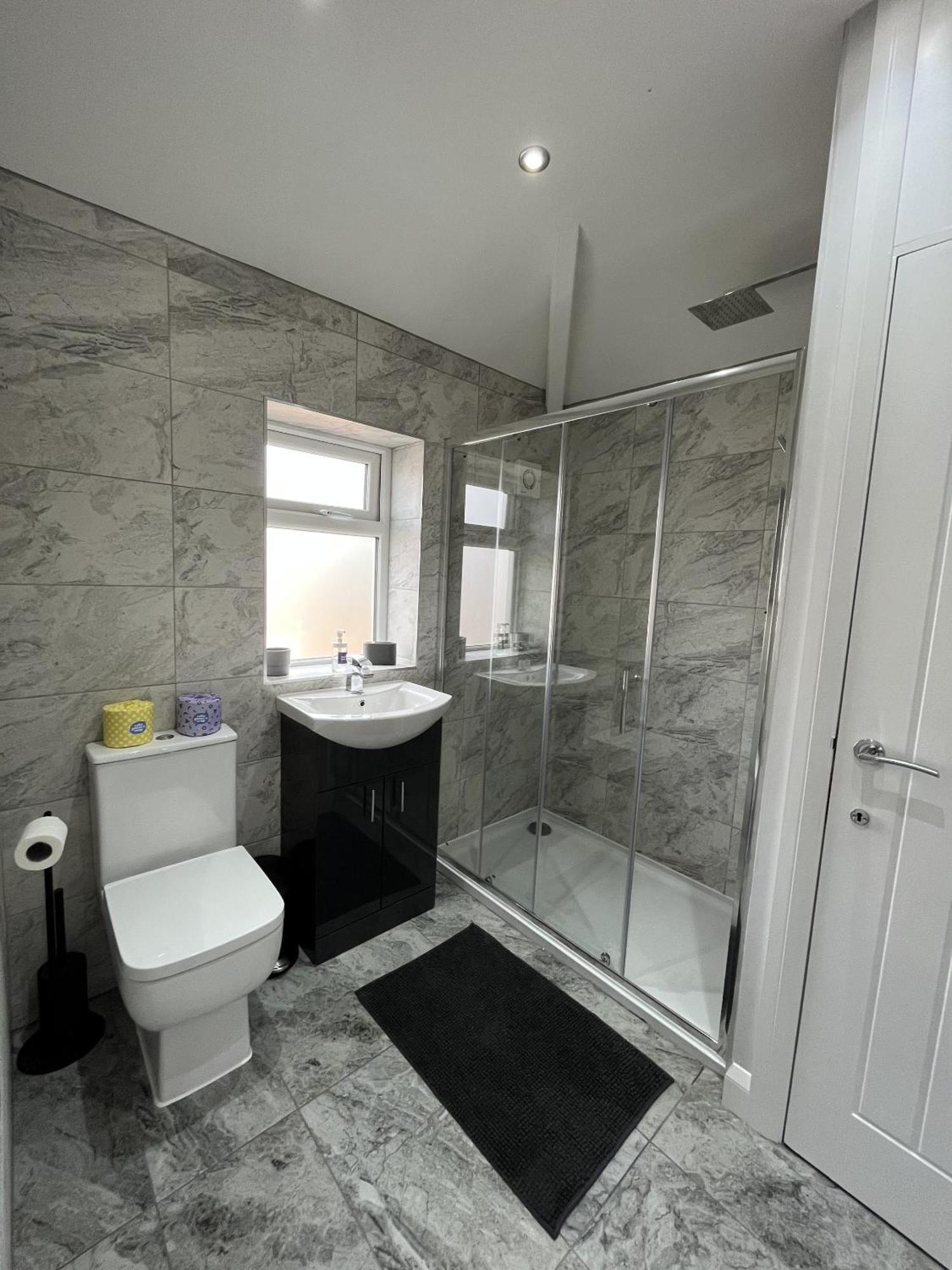 Modern 3-Bed Stay-Away-Home Sleeps 6 Nr Manchester Exterior photo