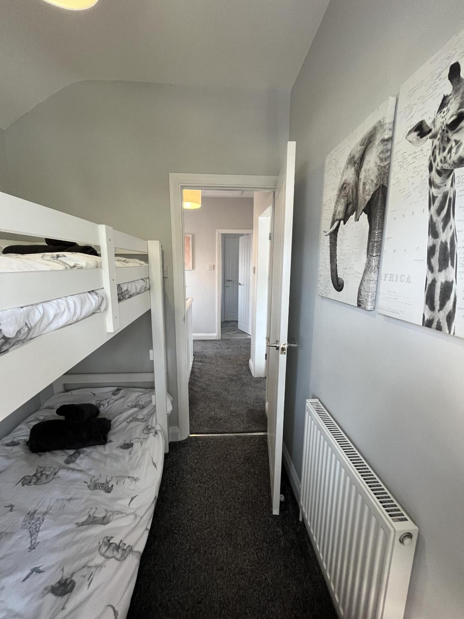 Modern 3-Bed Stay-Away-Home Sleeps 6 Nr Manchester Exterior photo
