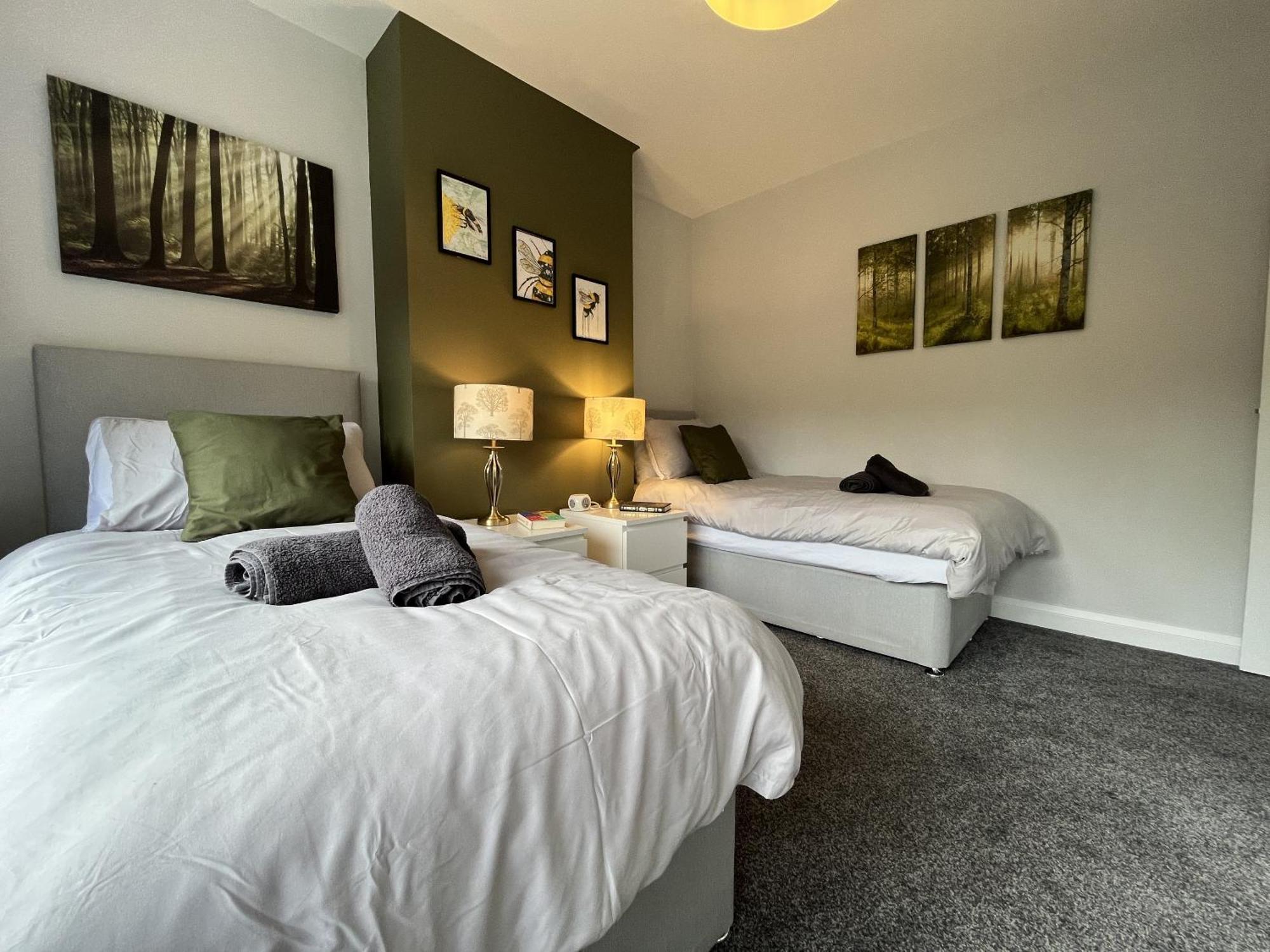 Modern 3-Bed Stay-Away-Home Sleeps 6 Nr Manchester Exterior photo